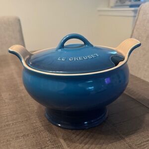 Le Creuset 3 qt. Soup Tureen in Marseille. Never used.